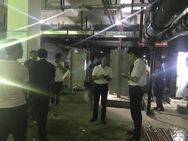 公司副總經(jīng)理裴林虎帶隊前往中心城區部分熱換熱站參觀(guān)學(xué)習(圖1)