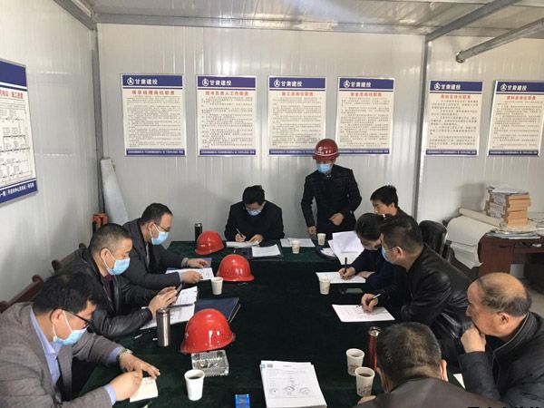 市建管局副局長(zhǎng)田曉東帶隊(duì)督查指導(dǎo)平?jīng)鲞^境車輛綜合服務(wù)中心（一期）項(xiàng)目 開（復(fù)）工工作(圖1)